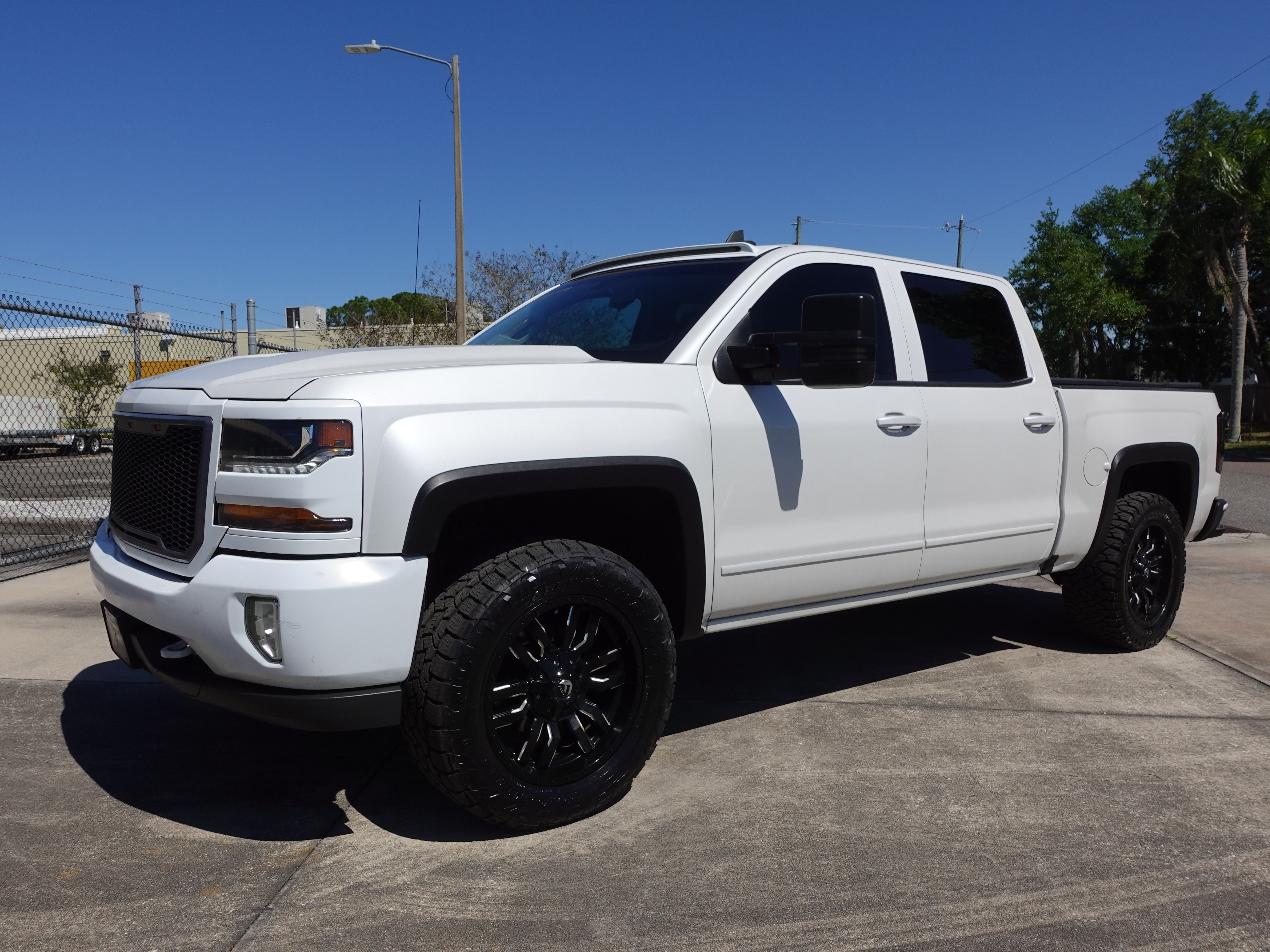 2017 Chevrolet Silverado Crew LT 2WD 20995
