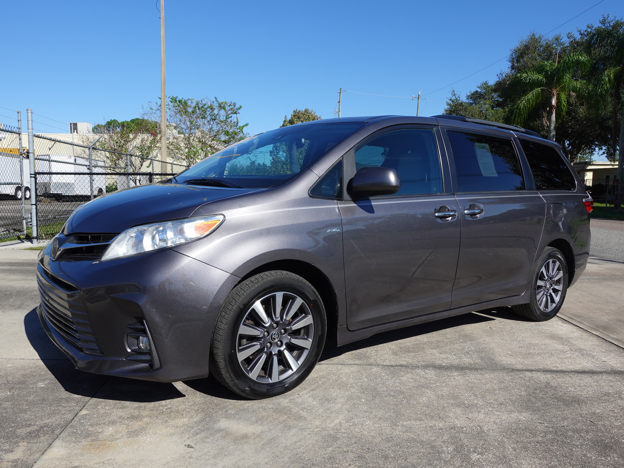 2018 Toyota Sienna XLE